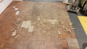 Renovatie mozaïek houten vloer Radboud UMC